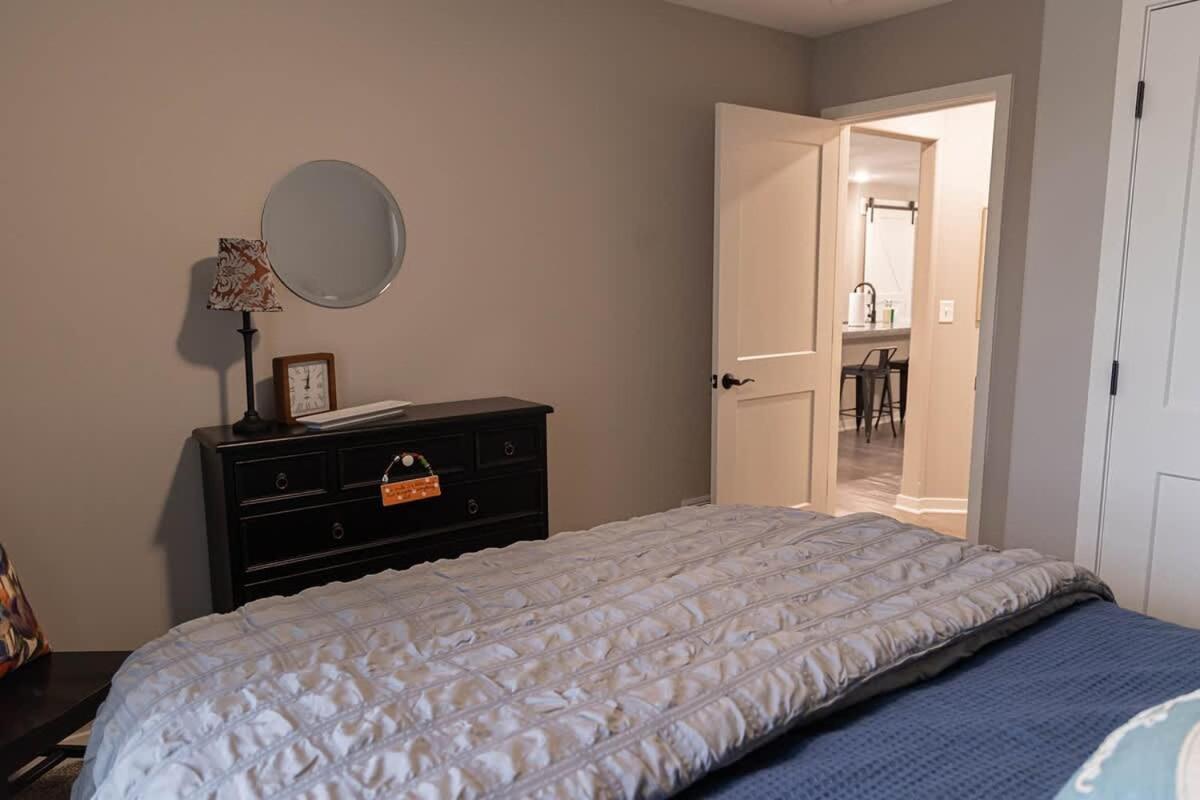 Villa Brand New 2 Bed With Office à Loves Park Extérieur photo